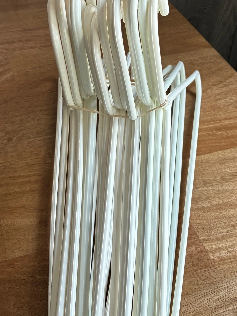White Plastic heavy duty Clothing Hangers - Pack of 15